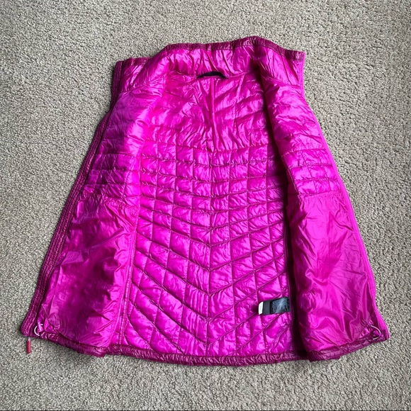 The North Face W THERMOBALL Vest Sz M In Dramatic Plum - Picture 6 of 10